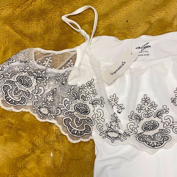 NWT SADIE & SAGE WHITE BODY SUIT WITH LACE SLEEVES - Picture 4 of 6